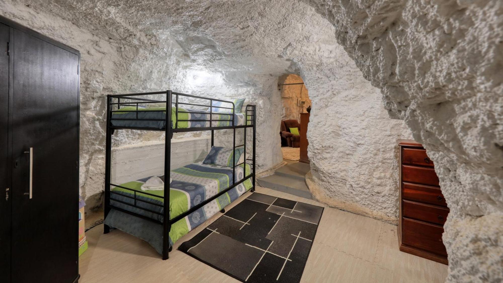 Fossickers Den Dugout Accommodation White Cliffs المظهر الخارجي الصورة