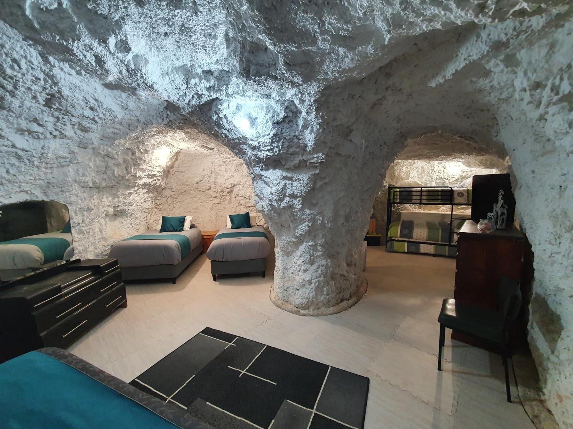 Fossickers Den Dugout Accommodation White Cliffs المظهر الخارجي الصورة